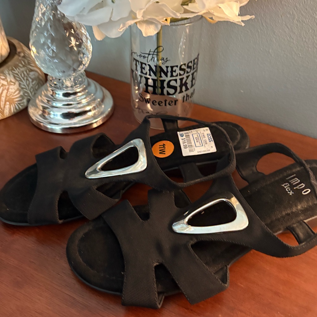 Womens Sandles Size 11 Brand New